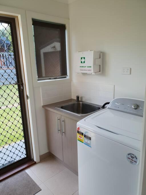 Venus Haven - Beach 1, Linen, Wifi, Netflix Venus Bay Exterior photo