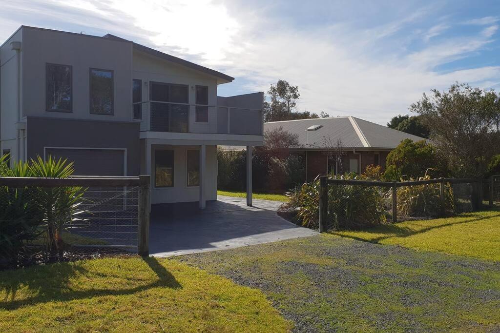 Venus Haven - Beach 1, Linen, Wifi, Netflix Venus Bay Exterior photo